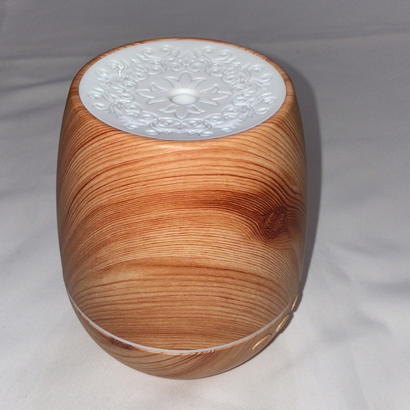 Guru Nanda Woodsy Ultrasonic Diffuser/Cool Mist Humidifier.  USB Cable, … - Picture 15 of 16